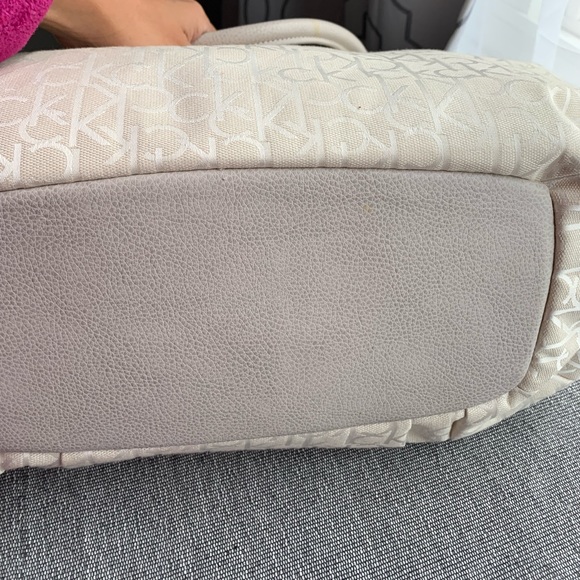 Calvin Klein White Logo Jacquard Size 12L x 18W - Picture 8 of 16